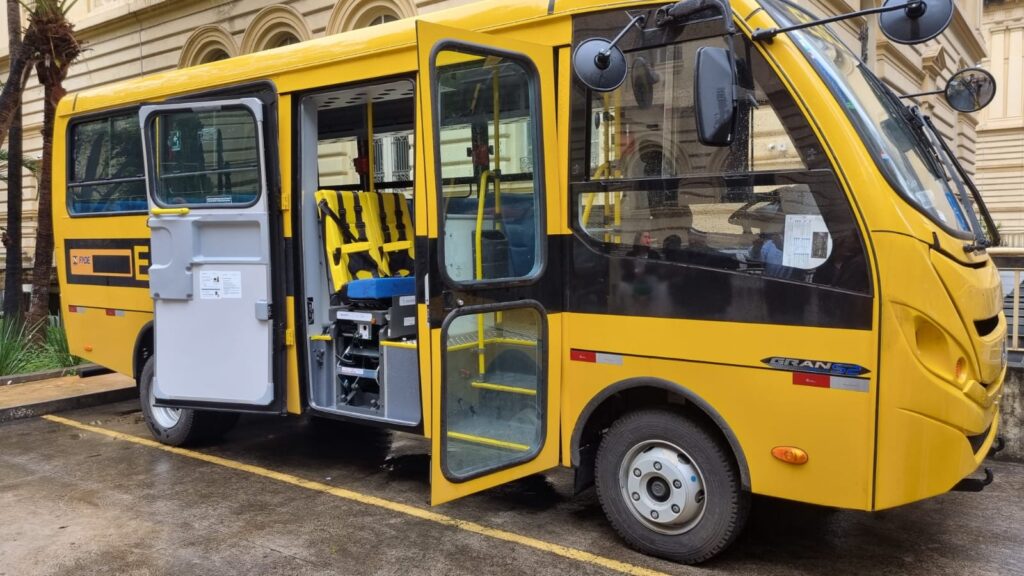 Ônibus rural para transporte escolar – Macaubal