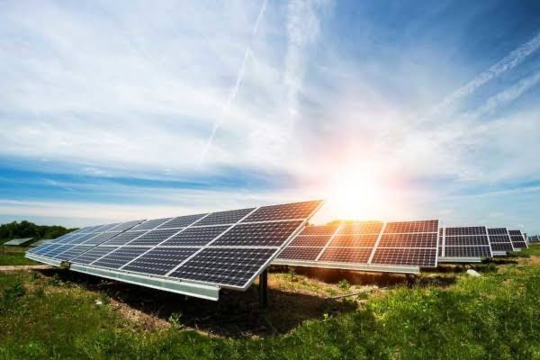 Instalação de Placas de Energia Solar e Ar Condicionados no Centro de Lazer Acyr Scalon – Floreal