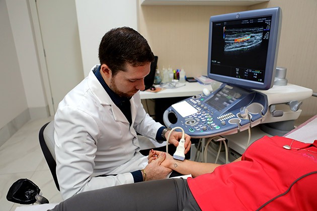 Aparelho de ultrassonografia com Doppler – Buritama