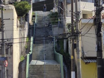 Reparos e revitalização no “ESCADÃO” sendo a escada que liga as ruas Miguel Roque altura do número 120 à rua Assuero Roque altura do número 114 na Vila Roque bairro Imirim – São Paulo