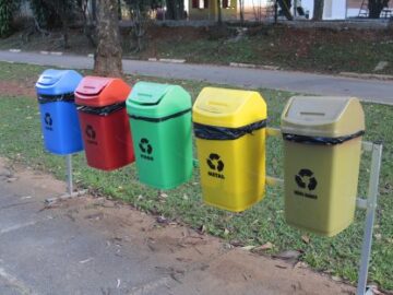 Melhoria da Praça Osmar Bueno de Carvalho adicionando lixeiras – São Paulo