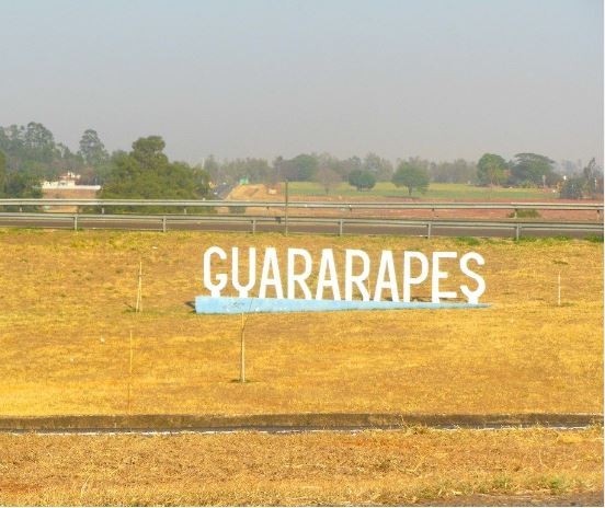 Terceira faixa na entrada da cidade Guararapes