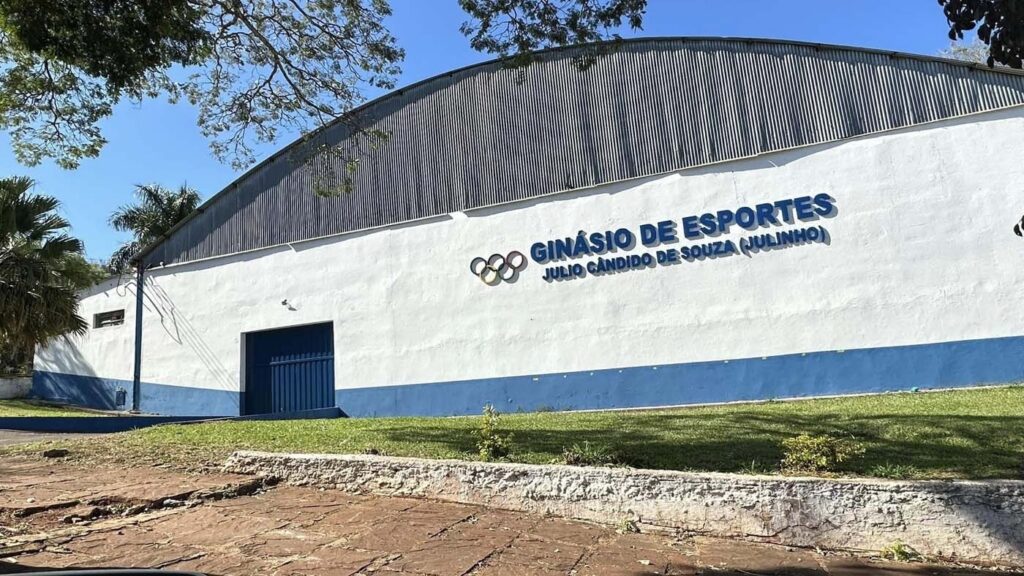 Reforma do ginásio Júlio Cândido Souza  Timburi