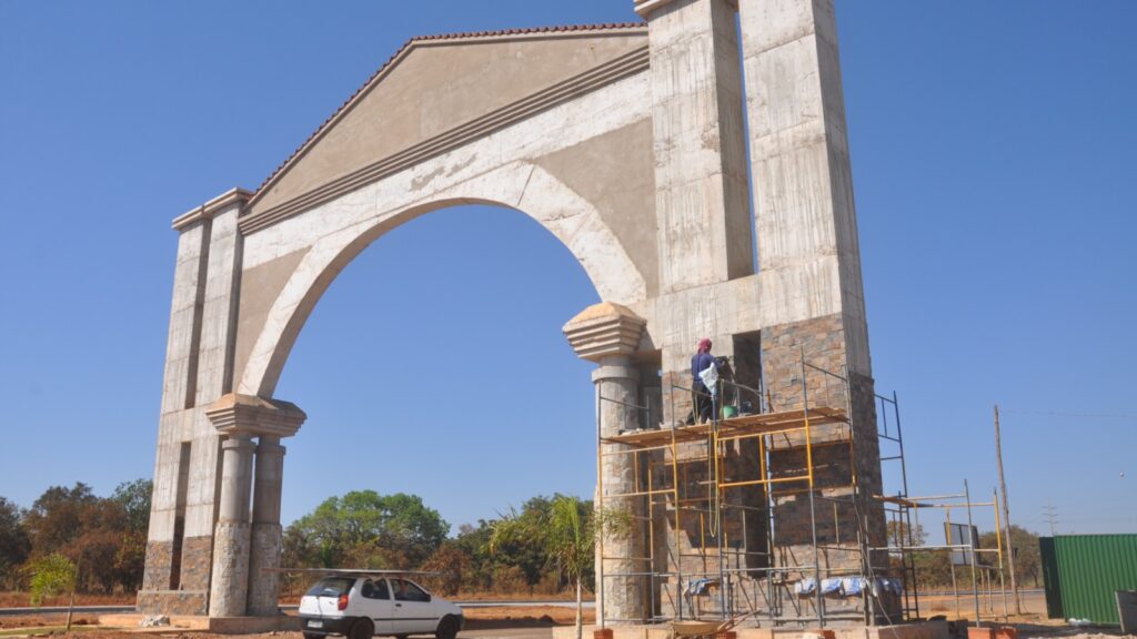 Construção do Portal de Entrada  Cafelândia