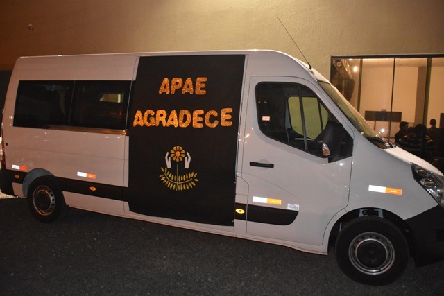 Van adaptada para a APAE Avaré