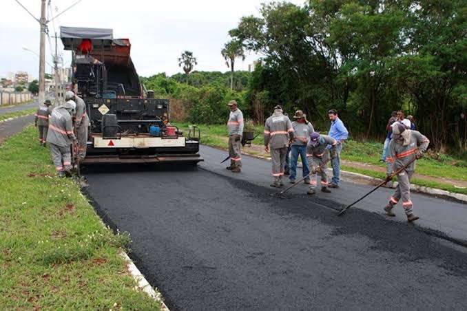 Pavimentação da rua Francisco de Herrera  Campo L