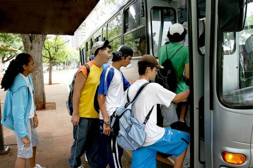 Aquisição de um veículo para Associação EDUCANDÁRIO DO PINHAL, utilizado no transporte de crianças e adolescentes em situação de risco – Espírito Santo do Pinhal