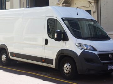 Aquisição de veículo automotor do tipo Van para o transporte de pacientes que fazem tratamento contra o câncer  Itaí