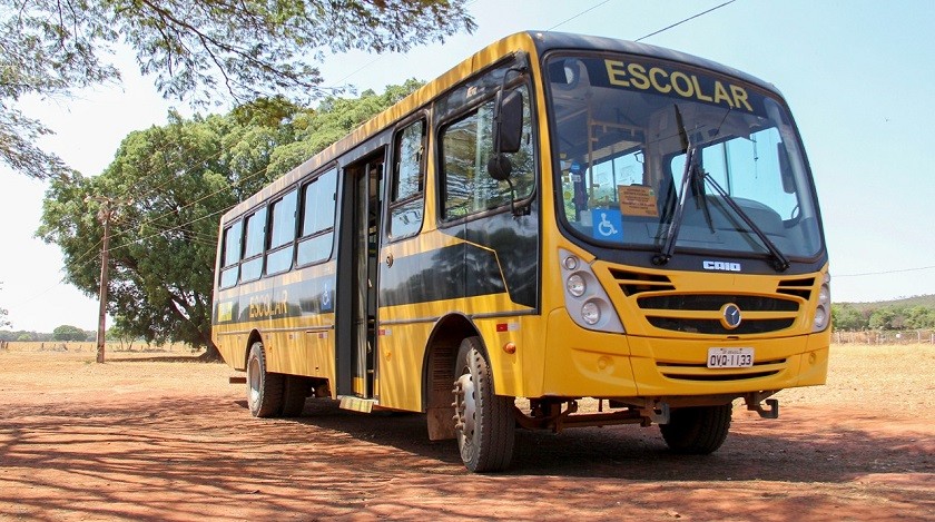 Aquisição de dois ônibus escolares  Lourdes