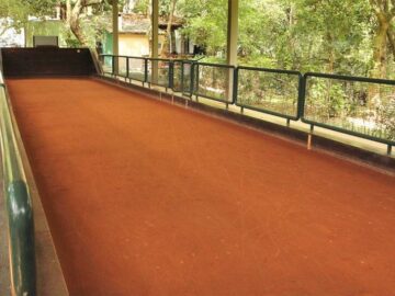 Construção de Campo de Bocha  Mariápolis