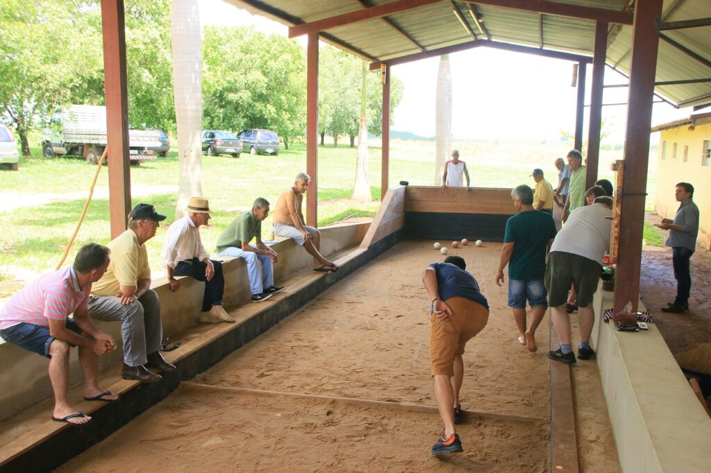 Construção de Campo de Bocha e Malha – Anhumas