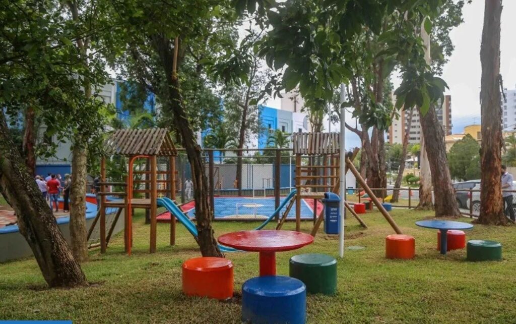 Construção de praça de lazer  Araçatuba