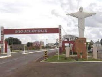 Portal na entrada da cidade  Miguelópolis