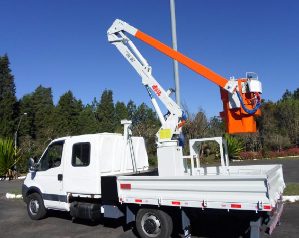 Compra de caminhão cabine dupla com cesto aéreo