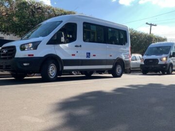 Vans adaptadas para transporte de saúde  São Roq