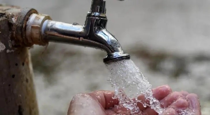 Levar água para o bairro Avare Gold Country  Ava