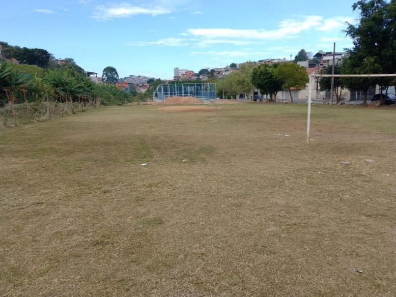 Reforma e instalação de grama sintética no campo d