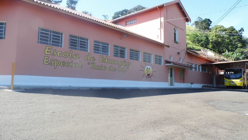 Máquina de gelo para APAE  Ãguas de Lindoia