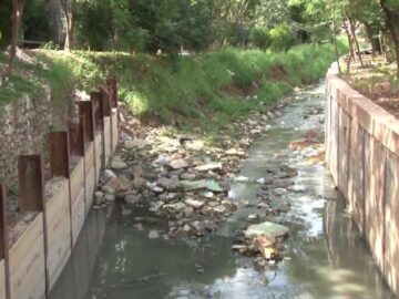Muro de contenção no Córrego Itaquera Mirim  Guai
