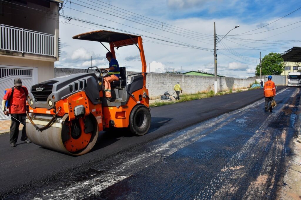 Pedido de recapeamento das Ruas no entorno da Aven
