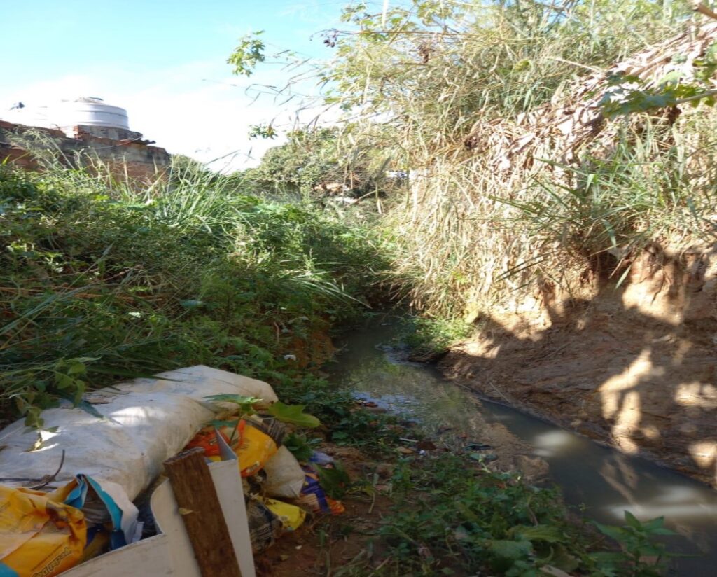 Canalização do córrego da Rua: Leri Claudino da Si