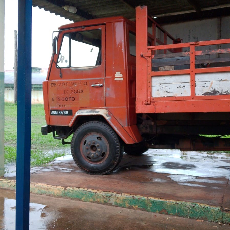 Aquisição de um caminhão, tipo caminhonete, para uso do Departamento de Água e Esgoto do Município de Tabapuã