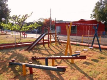 Instalação de playgrounds nas praças  Pirajuí