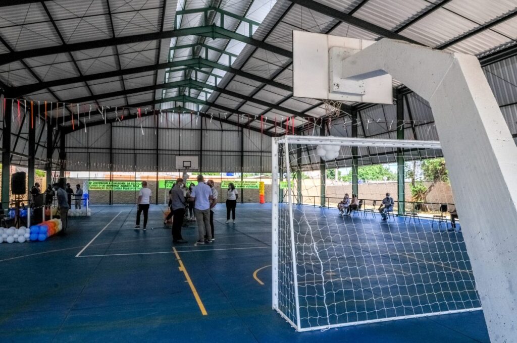 Quadra da Escola Municipal Professor Geraldo de Lima  Caraguatatuba