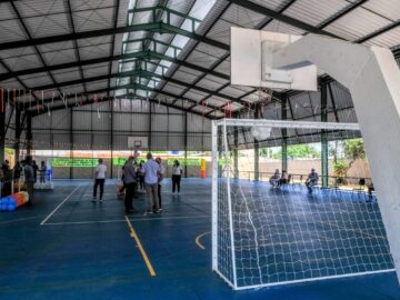 Quadra da Escola Municipal Professor Geraldo de Lima  Caraguatatuba