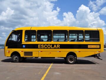 Ônibus para transporte escolar  Poloni