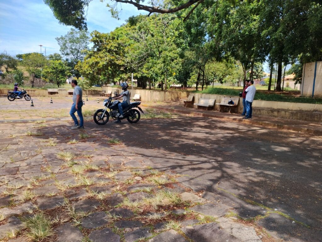 Asfaltamento no local de provas de trânsito  Bebedouro