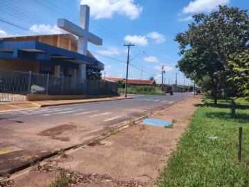 Implantação de estacionamento de 45º na Praça Tia Rita  Bebedouro