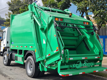 Caminhão compactador de lixo – Inúbia Paulista