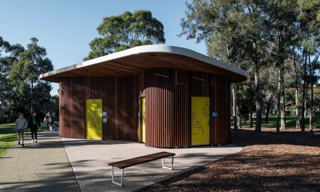 Construção de banheiro na Praça de Convivência na COHAB 1  Jardim Nova Era  Macaubal