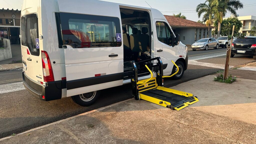 Van com acessibilidade para saúde  Lucianópolis