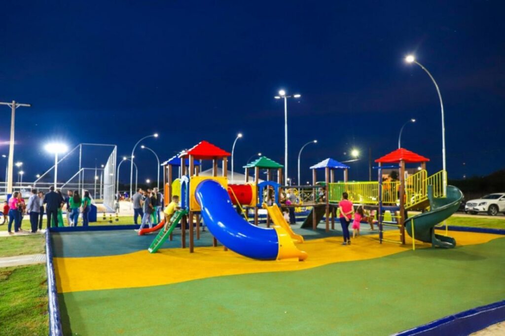 Aquisição e instalação de playground nas praças e áreas públicas – Cajobi