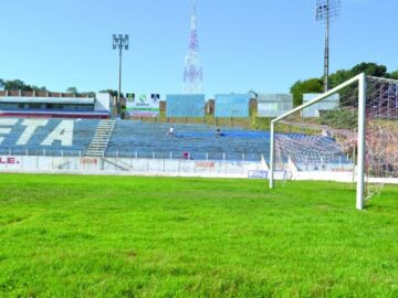 Iluminação do campo iluminado  Guaratinguetá