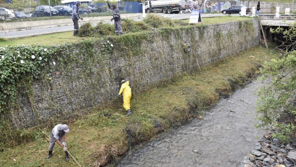 Canalização do Córrego Central Ribeirão do Colégio