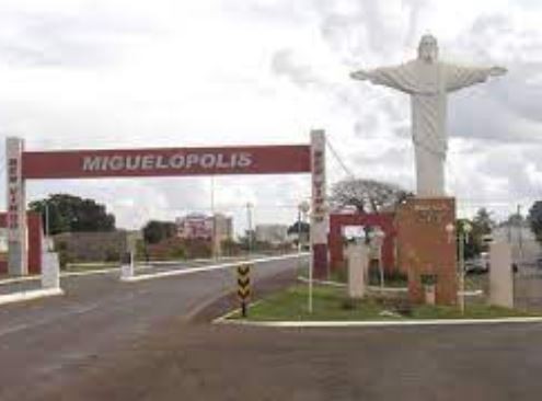 Portal na entrada da cidade  Miguelópolis