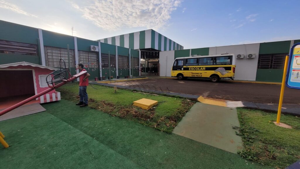 Ônibus para a APAE  Guaíra