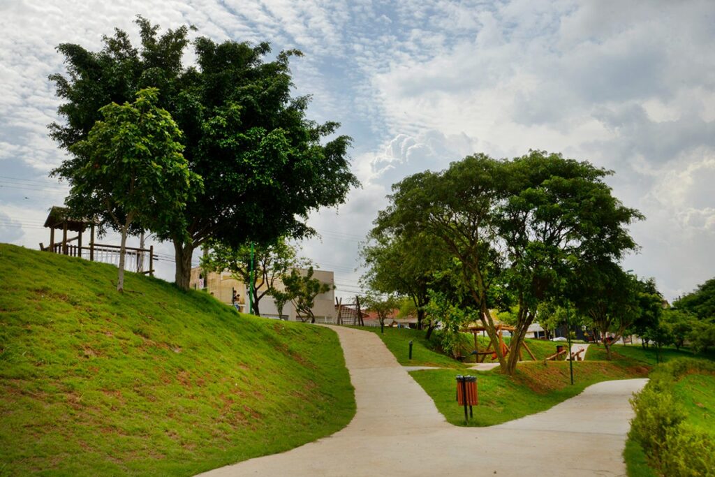 Plantio de árvore, construção de banheiros e refazer a pista de caminhada – Bela Vista