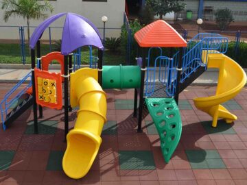 Reforma da quadra esportiva, instalação de playgro