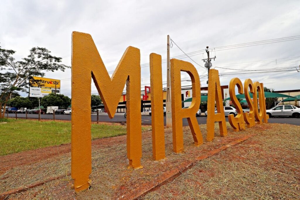 Aquisição de 2 (dois) ônibus e uma ambulância completa do SAMU; e construção de uma areninha poliesportiva – Mirassol