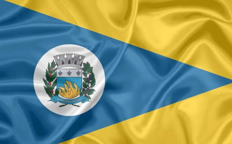 Construção de praça pública e mini campo de futebol  Auriflama