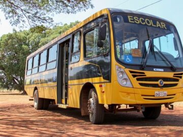 Aquisição de dois ônibus escolares  Lourdes
