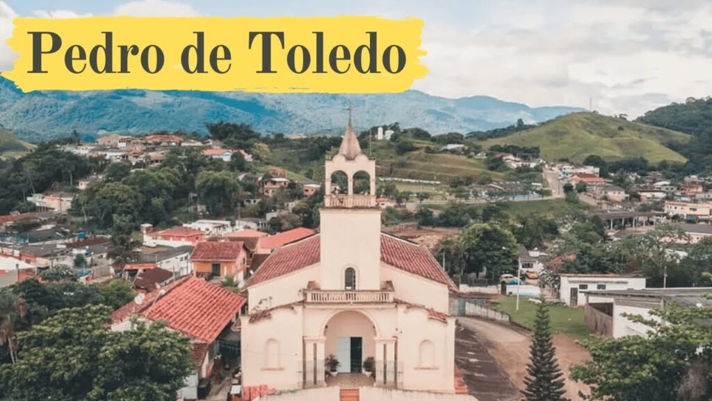 Construção de um portal no bairro Três Barras  Pedro de Toledo