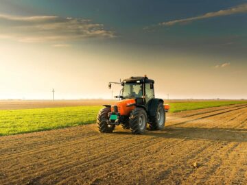 Trator agrícola  Caraguatatuba