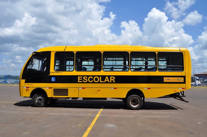 Ônibus para transporte escolar  Poloni