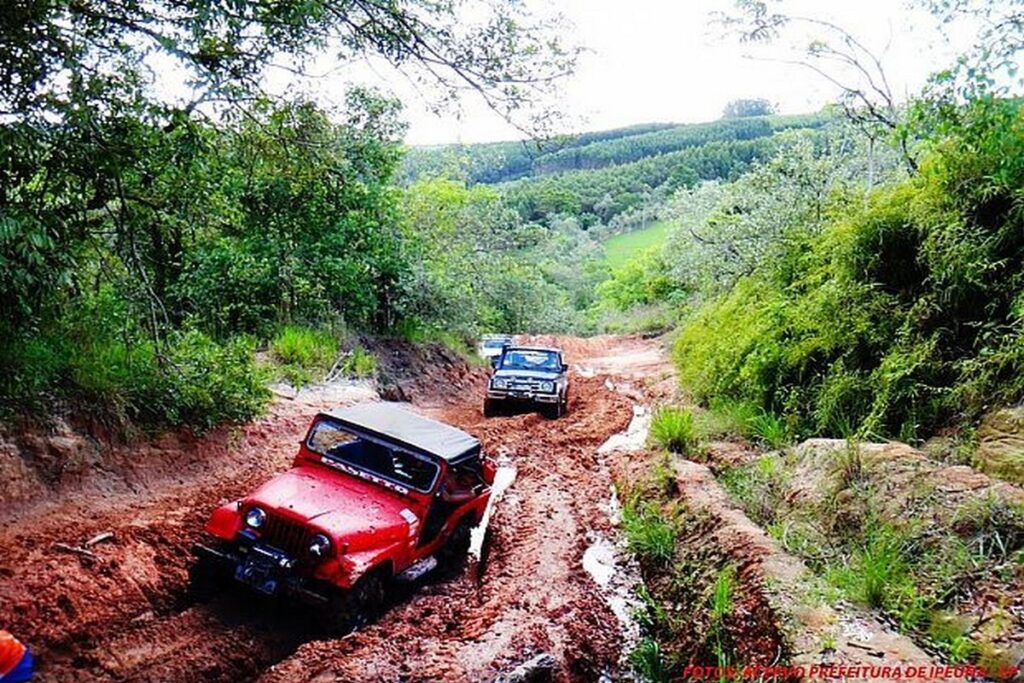 Pavimentação asfáltica do trajeto de acesso ao Parque Ecológico Salto do Nhô Tó  Ipeúna