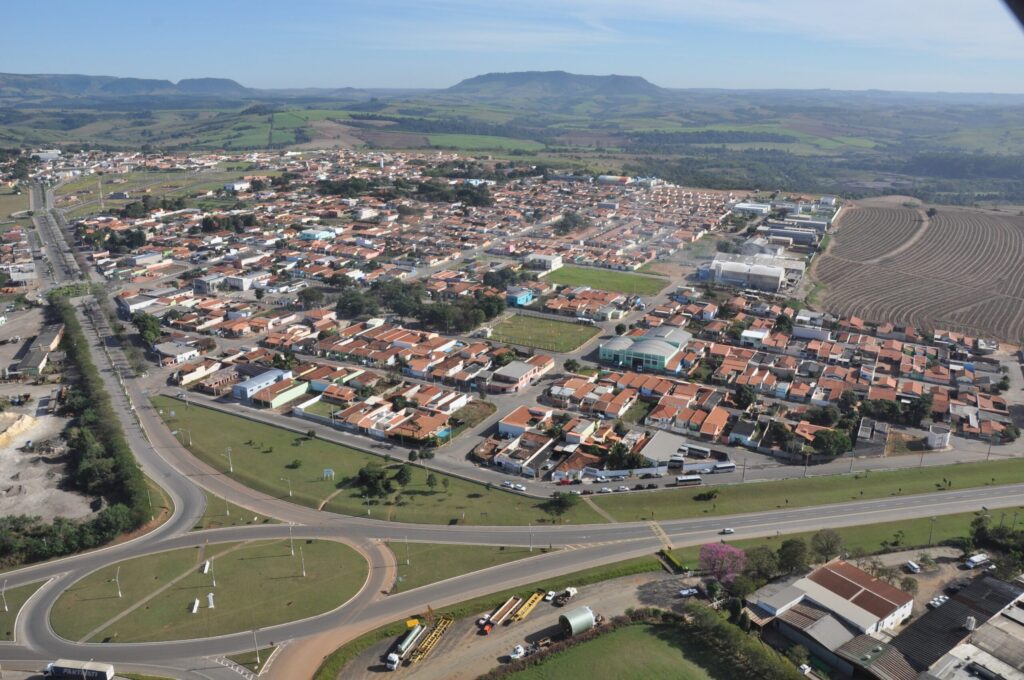 Construção de uma passarela entre Ipeúna e o distrito inicial da cidade – Ipeúna